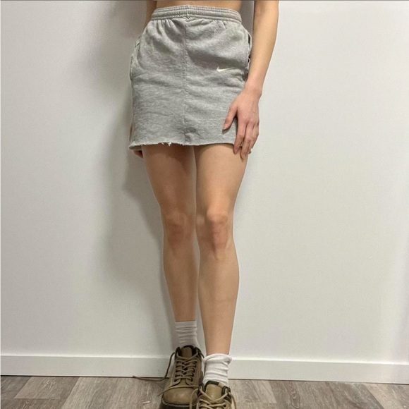 Vintage Nike custom sweat skirt - Picture 2 of 5